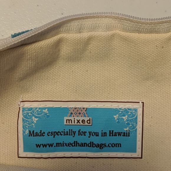 Zipper Pouch - Picture 3 of 7